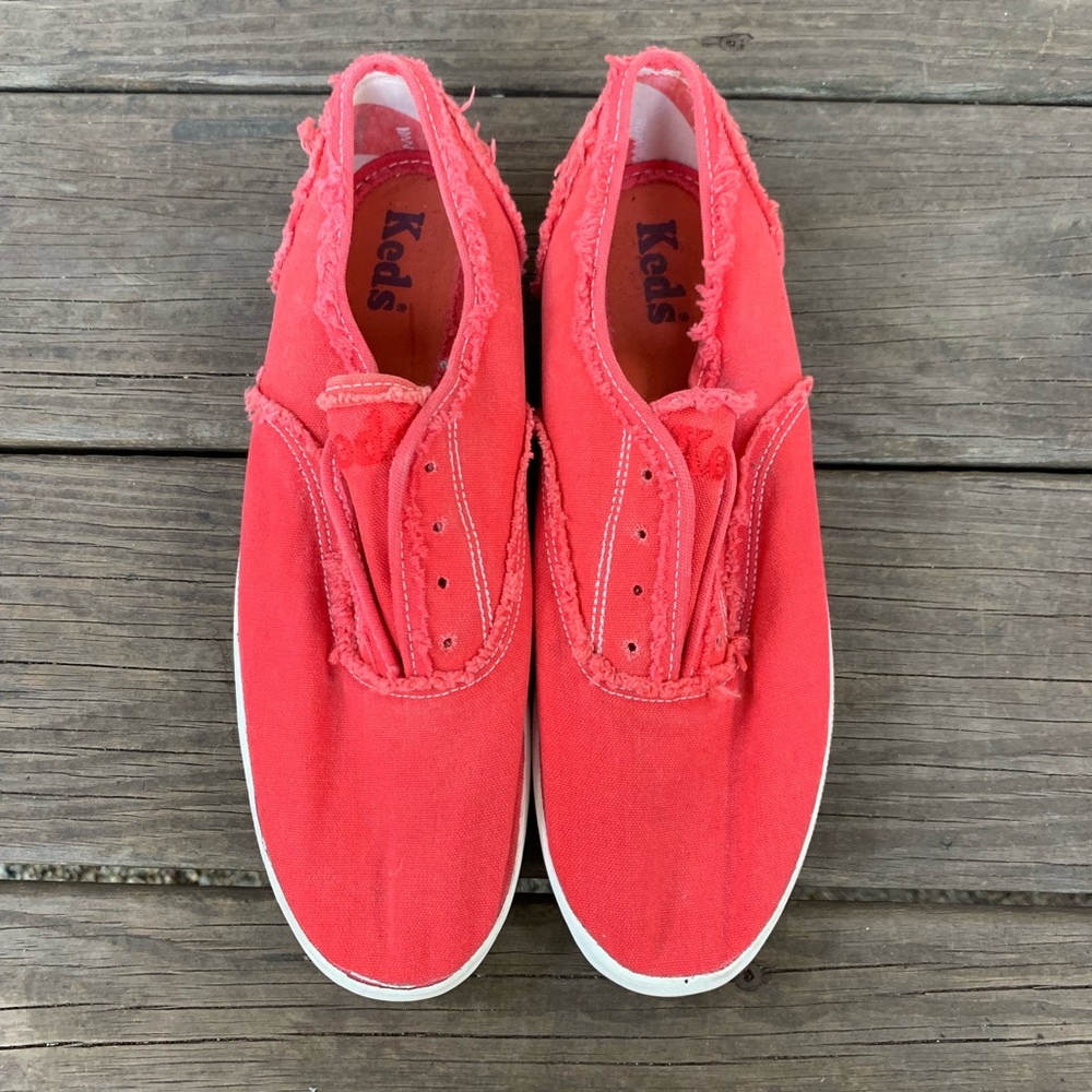 Vintage RED No Lace Keds size 10!! Old School ❤️